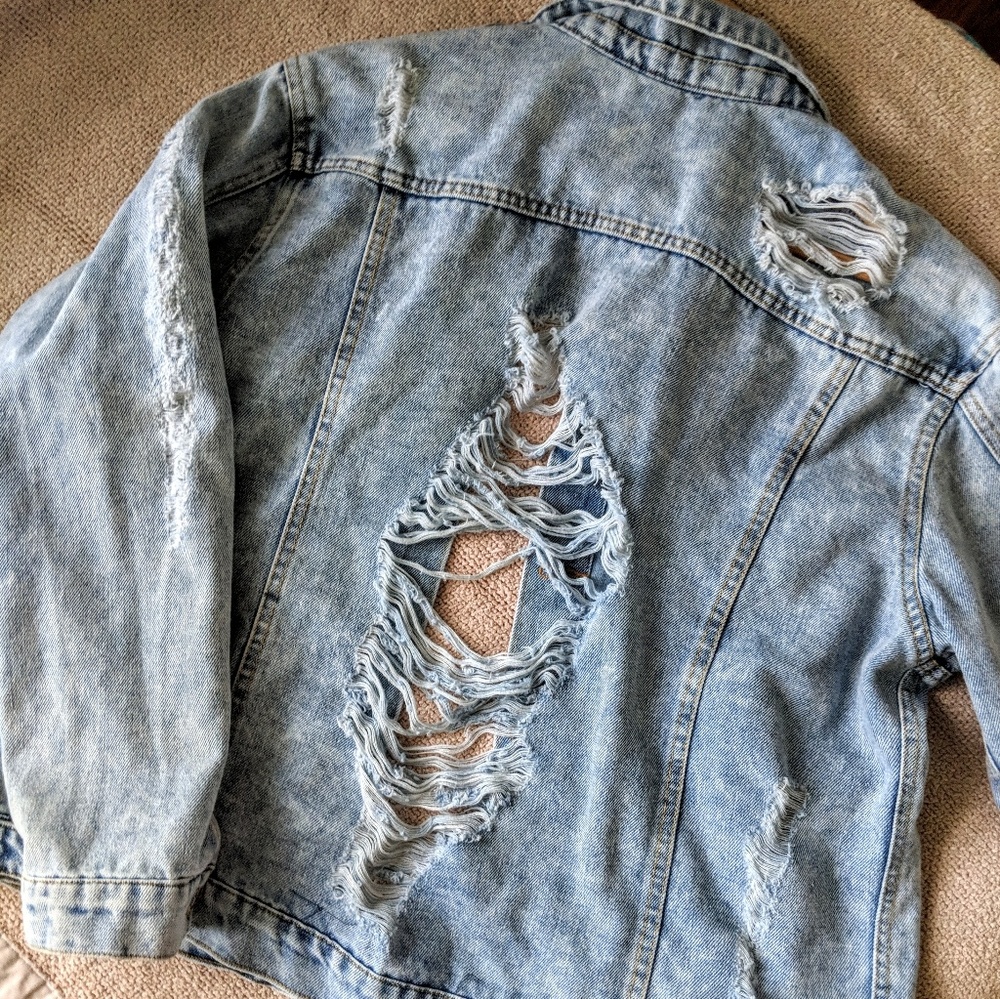 Shredded and Tattered Distressed Jean Jacket NWT - Picture 7 of 7